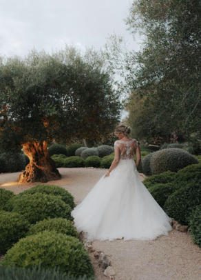 Braut in unserem mediterranem Garten in der Finca Can Ferragut