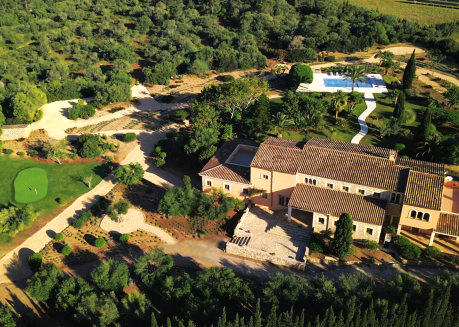 Finca Can Ferragut mit mediterranen Garten, Pool und Golfplatz mieten 