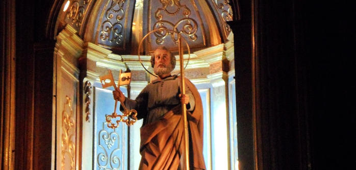 Heiliger Petrus Statue in einer Kirche auf Mallorca