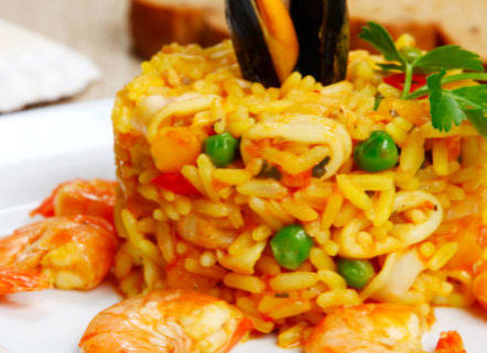 Mediterrane Restaunrants auf Mallorca. In dem Fall hier eine Paella mit Shrimps und Reis